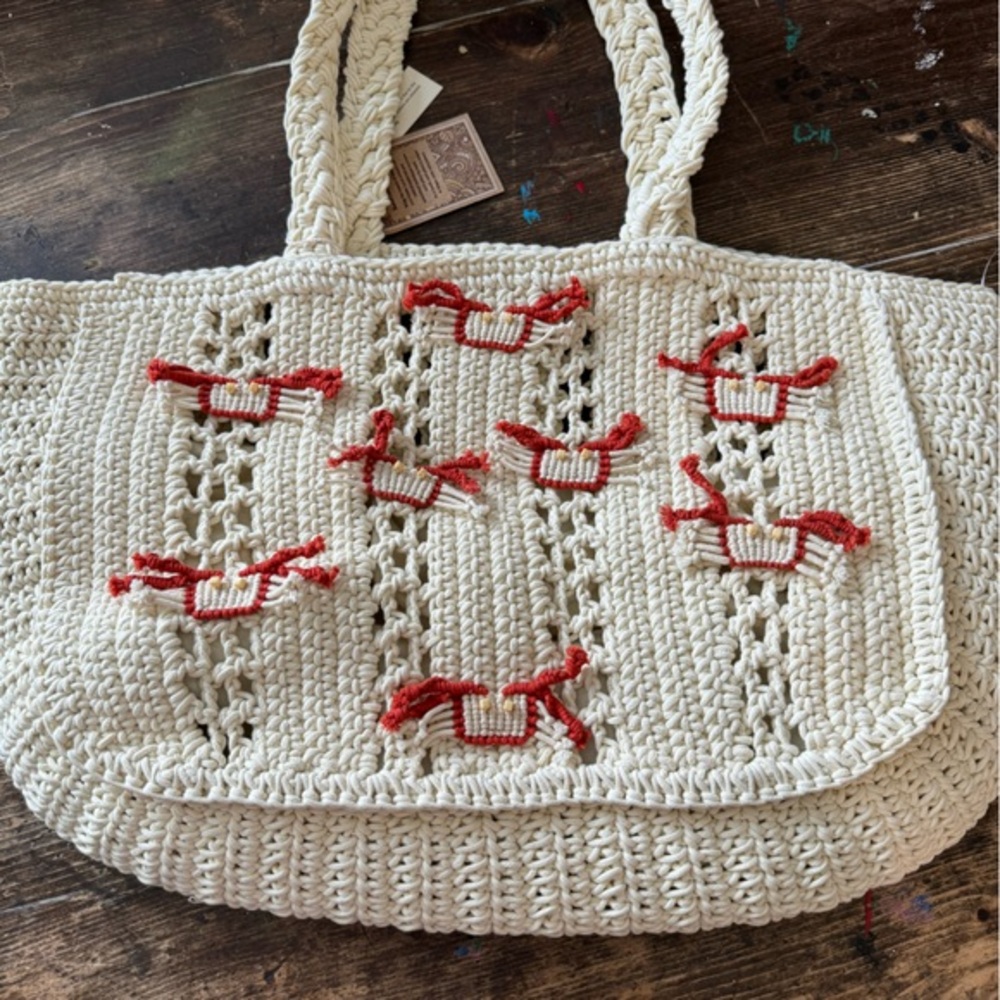The CUTEST 🦀summer tote 🦀 zoom in for all the angles ,design details plus more